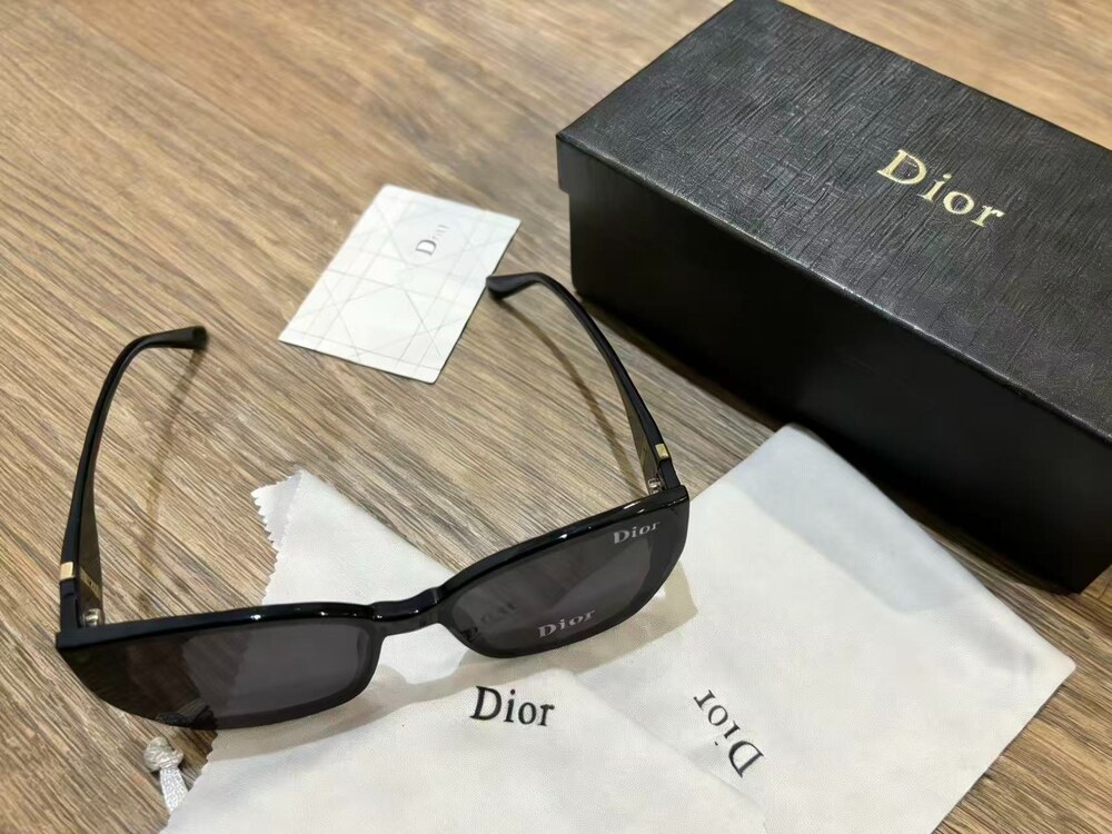 Dior Signature Logo Black Shades - Picture 4 of 6